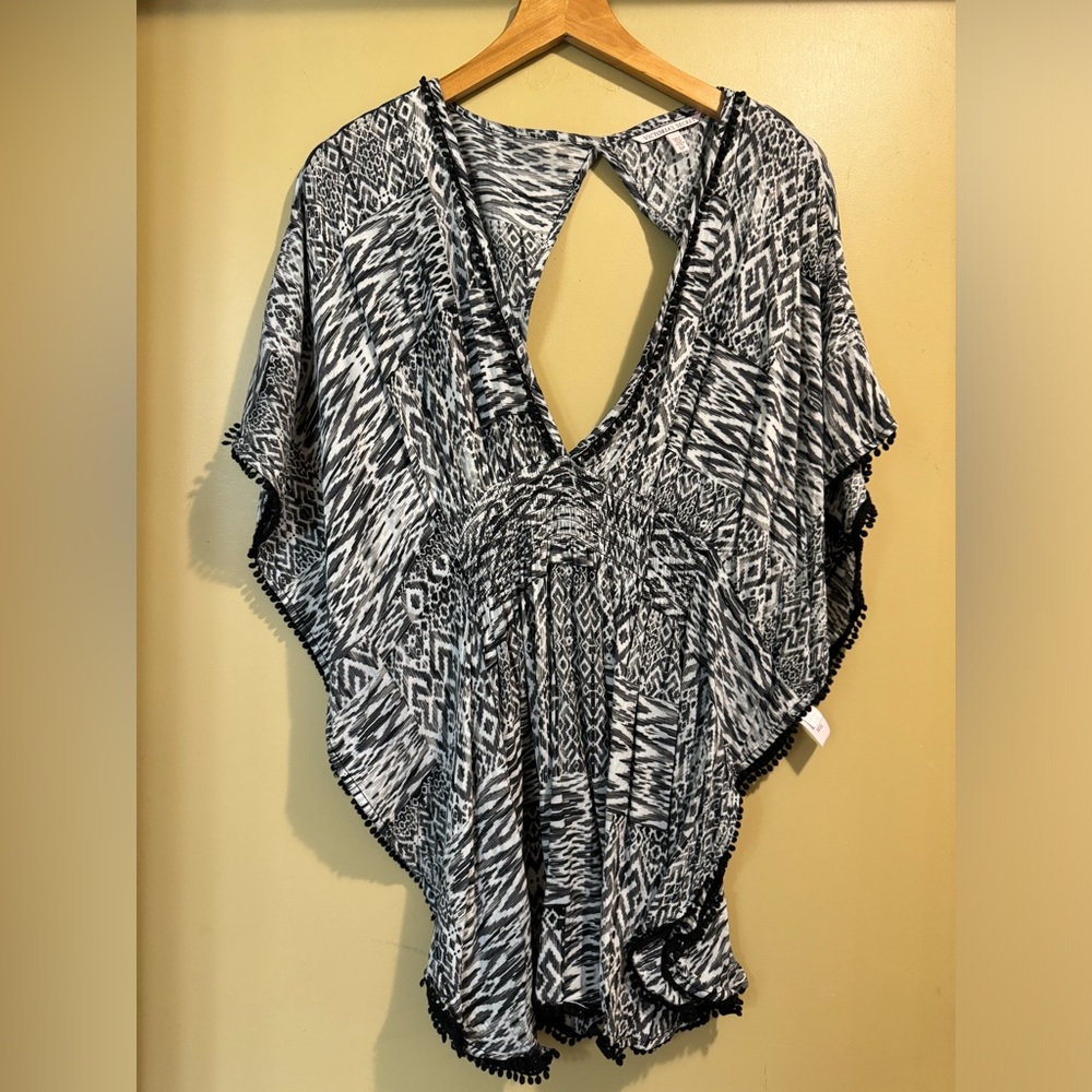 Victoria’s Secret black and white swim cover up/blouse size small